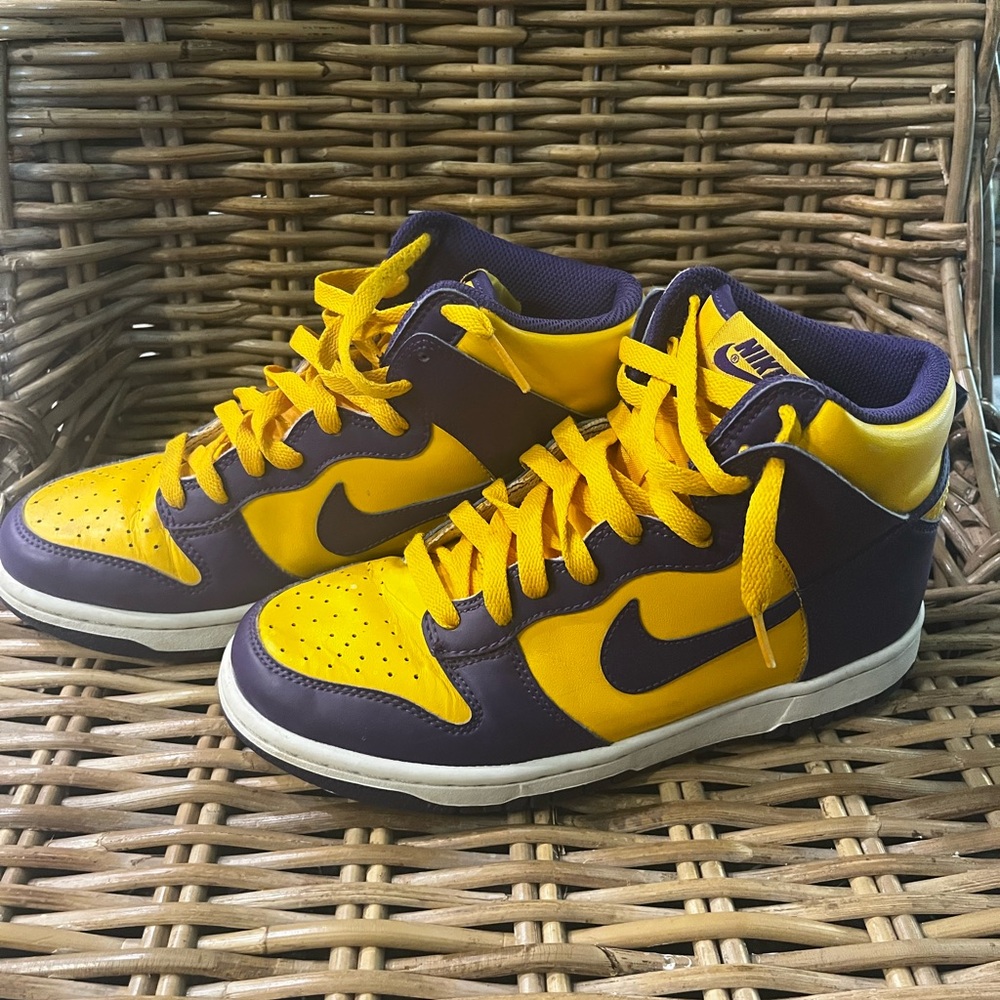 Nike Purple and Yellow high top dunks loose laced. Size men’s 6